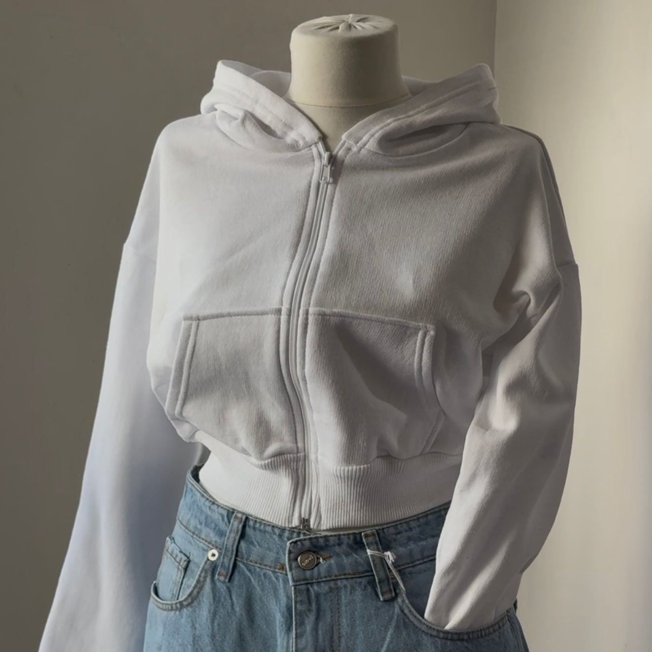 هودي أبيض قصير - Kyren Store Hoodies