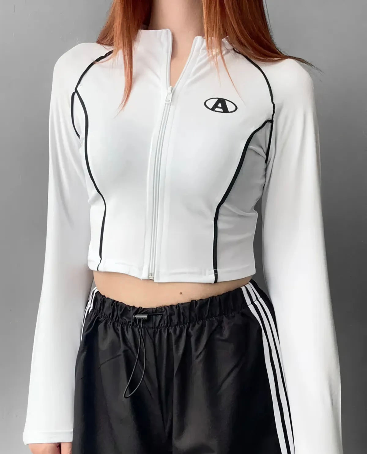 توب ابيض رياضي بسحاب A Kyren Store