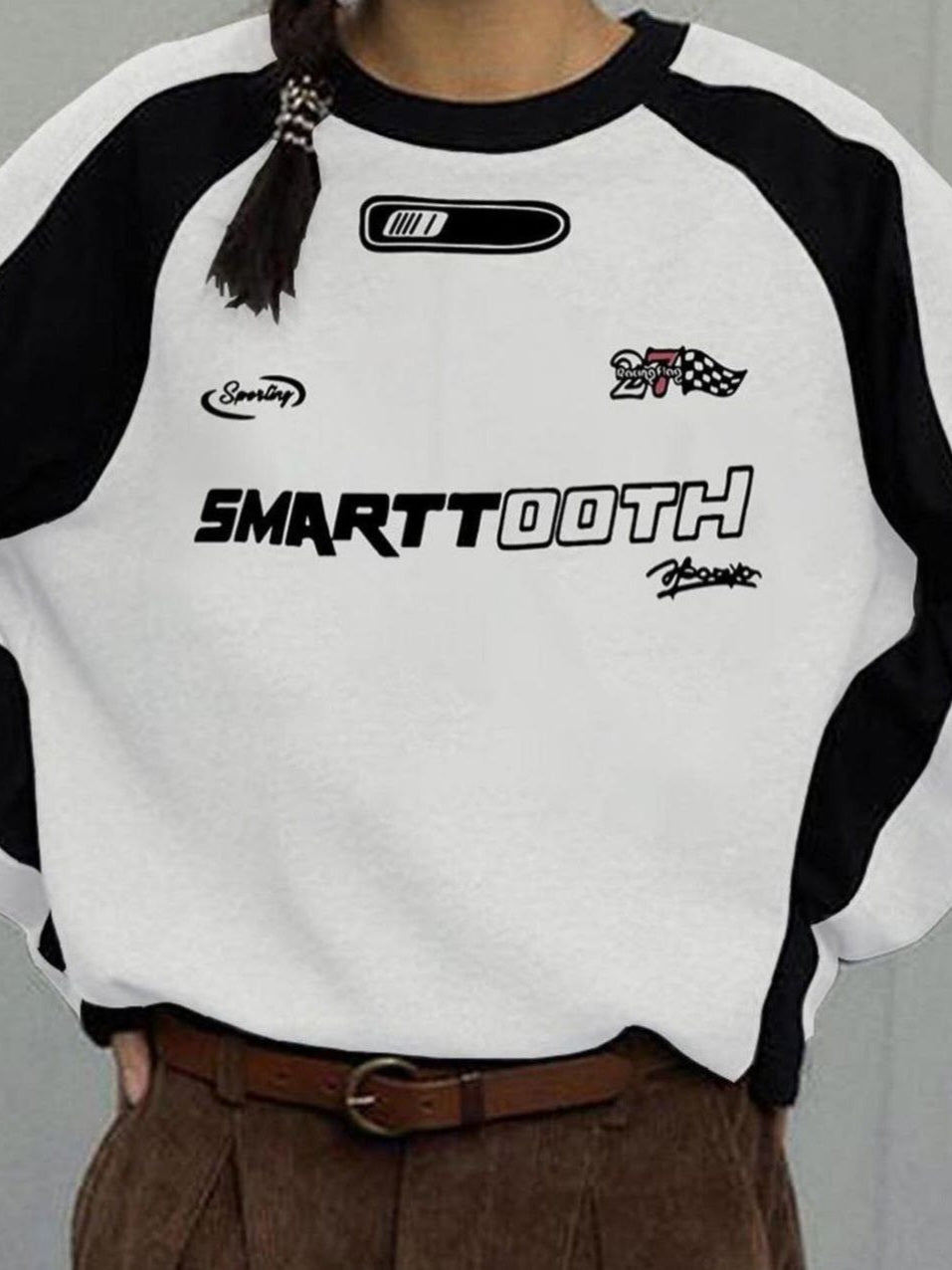 سويتشيرت smart tooth باللون الأبيض Kyren Store