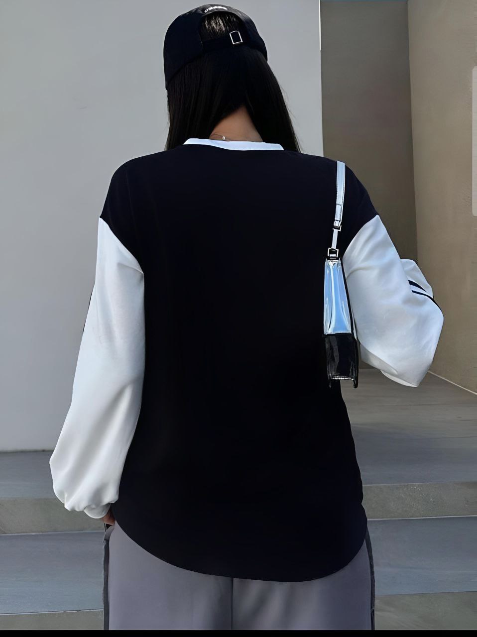 سويتشيرت أسود OPTIMISM بأكمام بيضاء Kyren Store