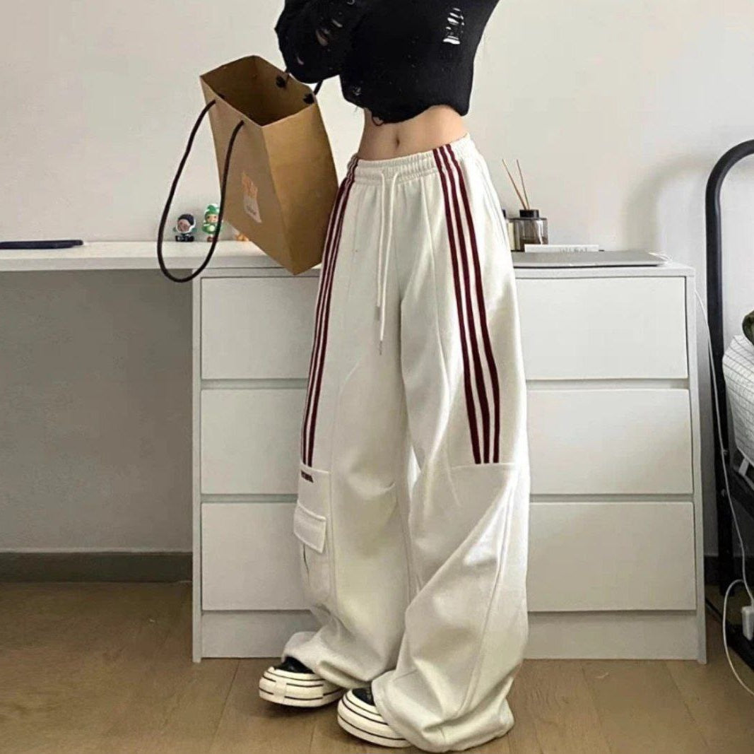 بيجامة عريضة لون أبيض خطوط حمراء Kyren Store