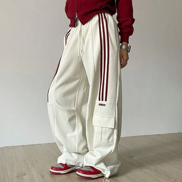 بيجامة عريضة لون أبيض خطوط حمراء Kyren Store