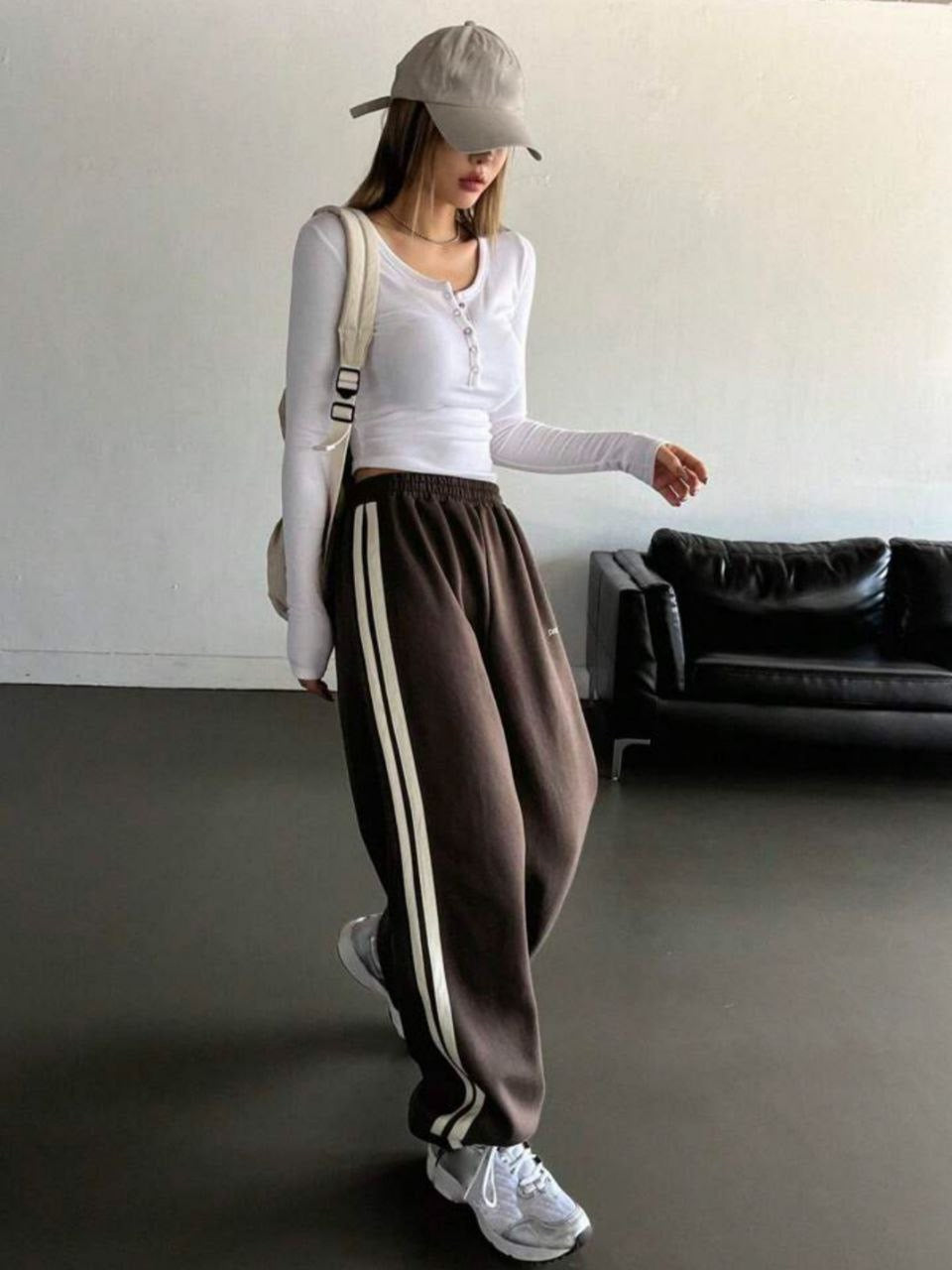 بجامة رياضية لون بُني Kyren Store