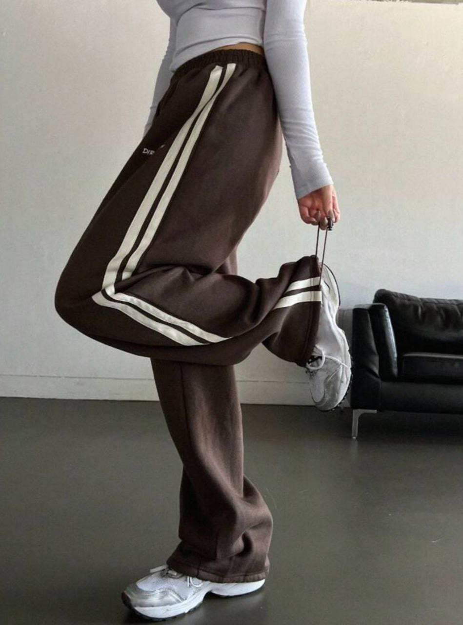 بجامة رياضية لون بُني Kyren Store