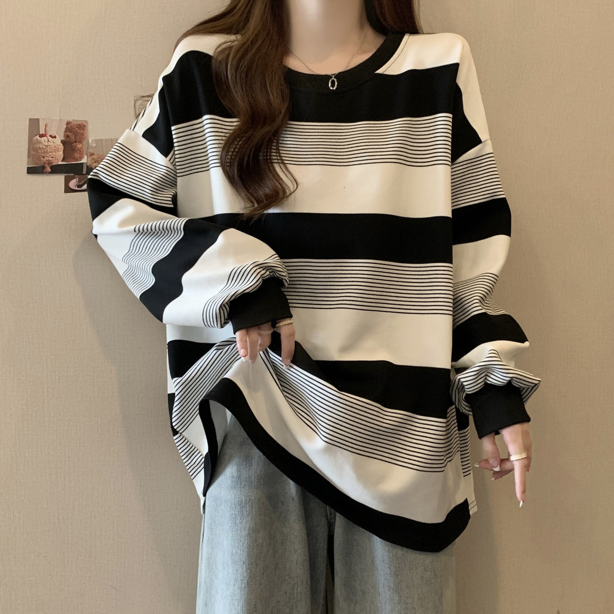 Long-sleeved T-shirt with side stripes