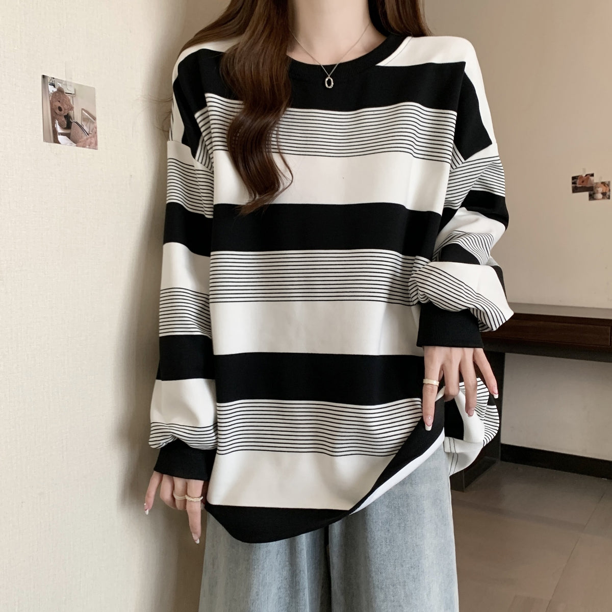 Long-sleeved T-shirt with side stripes