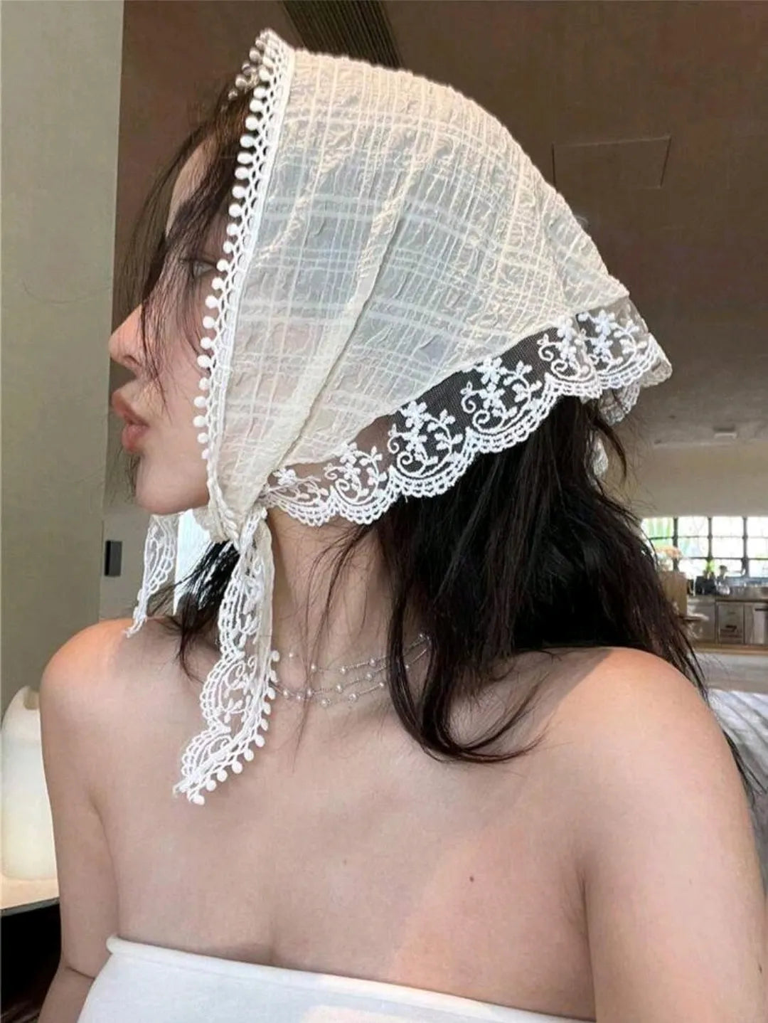 وشاح رأس دانتيل أبيض