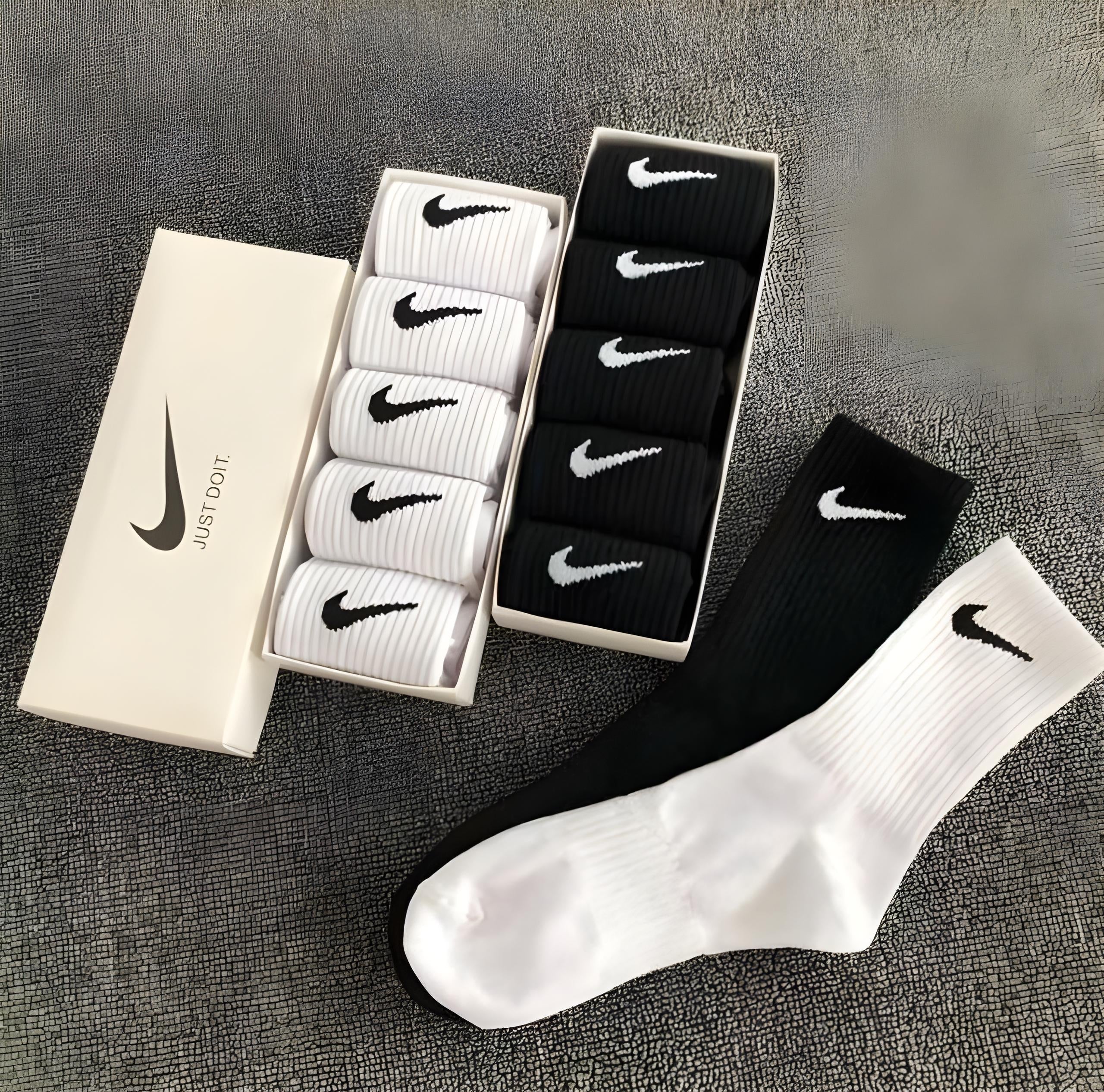 جواريب نايك سوداء Kyren Store